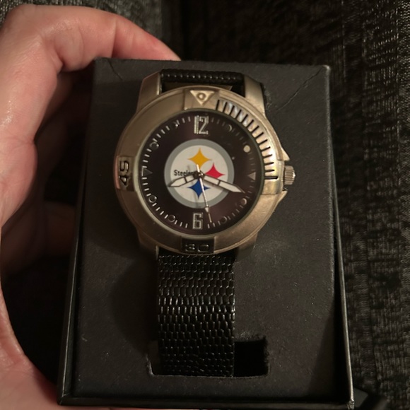 Men’s Steelers Football Fossil Watch - Picture 2 of 3